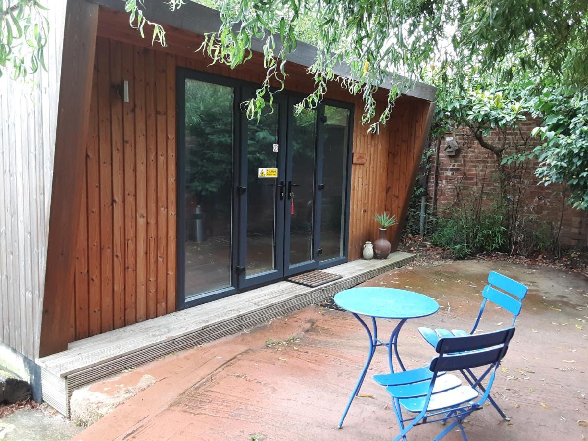 The Cabin Bed & Breakfast Flore Exterior photo