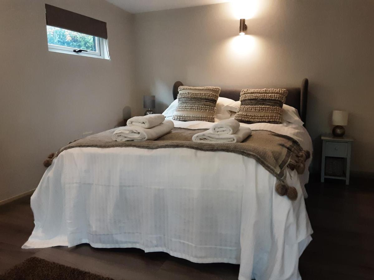 The Cabin Bed & Breakfast Flore Exterior photo