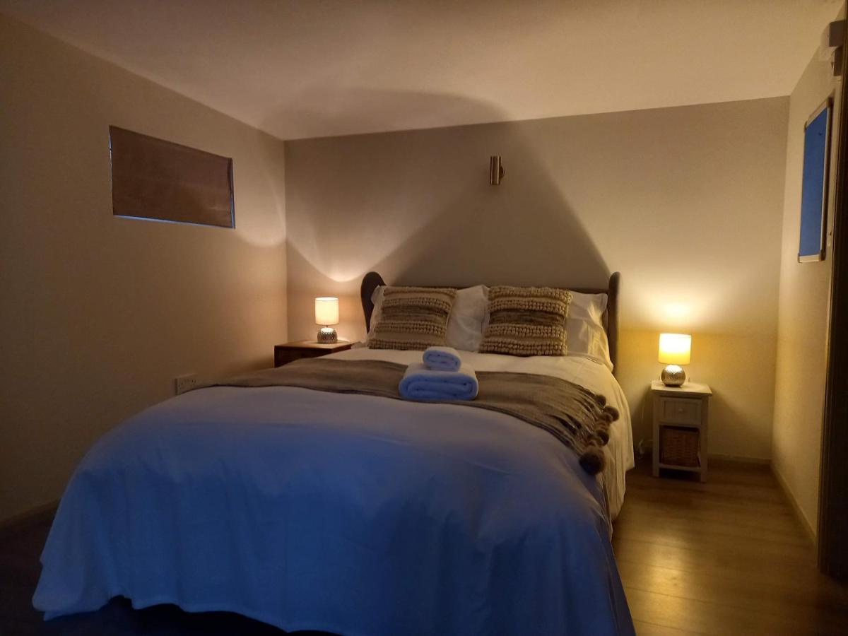 The Cabin Bed & Breakfast Flore Exterior photo