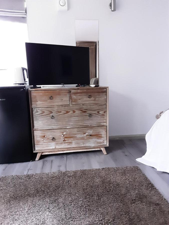 The Cabin Bed & Breakfast Flore Exterior photo