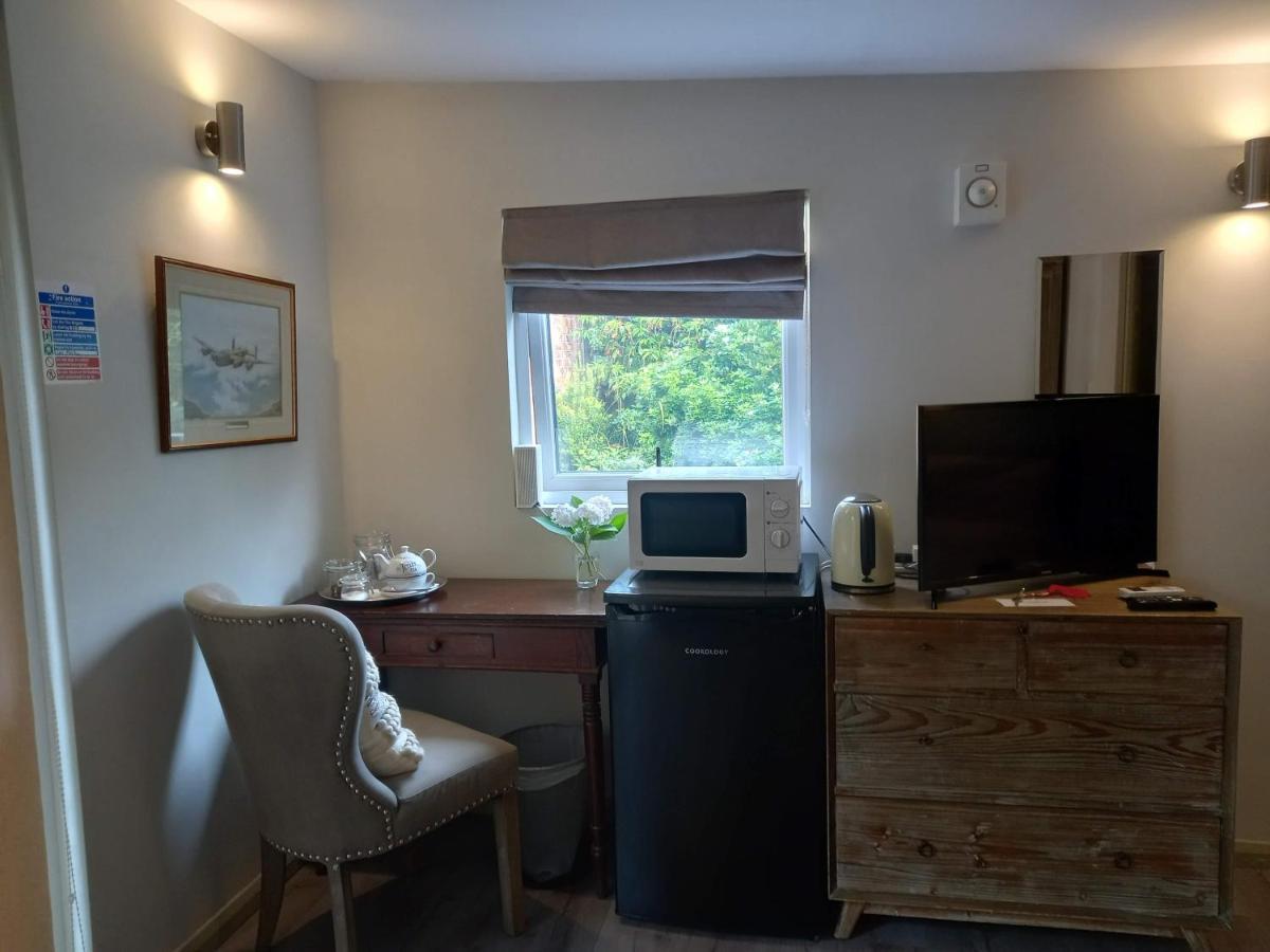 The Cabin Bed & Breakfast Flore Exterior photo